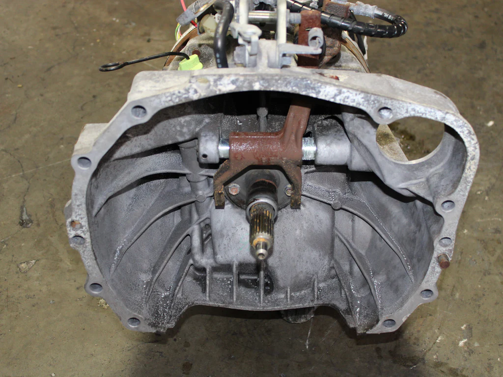 JDM 2006 Subaru Legacy GT Spec-B TY856WBDAA 6 Speed Manual Transmission - Image 6