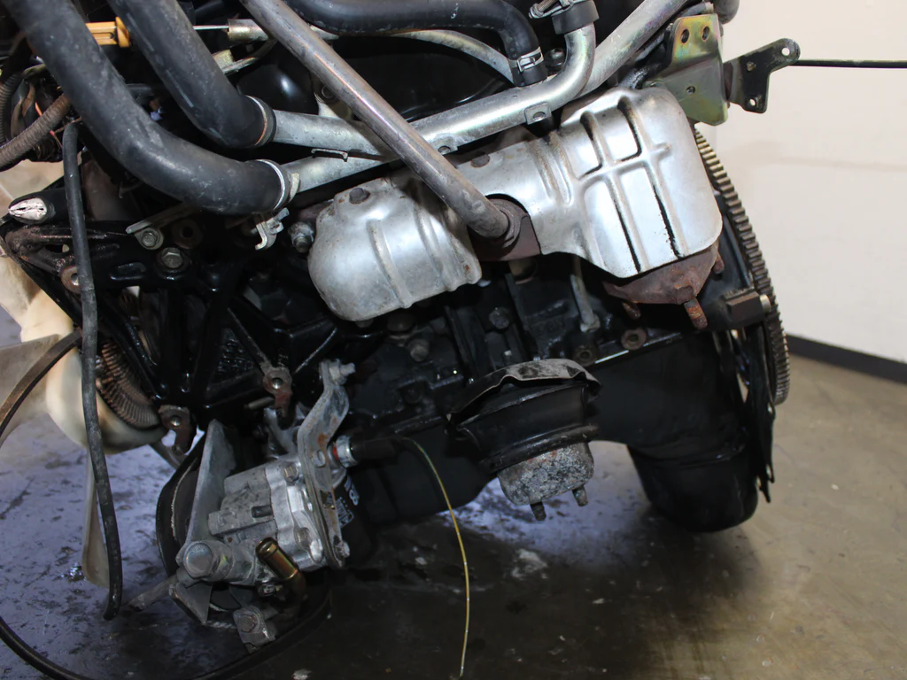 JDM 1996-2004 Nissan Frontier, Pathfinder, Xterra Motor VG33 3.3L 6 Cyl Engine - Image 7