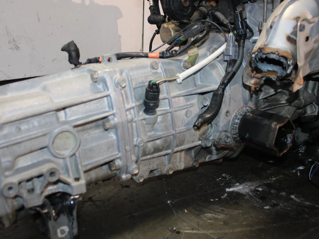 JDM 2002-2005 Subaru Impreza WRX Motor EJ205 Manual Transmission 2.0L 4 Cyl Engine - Image 2